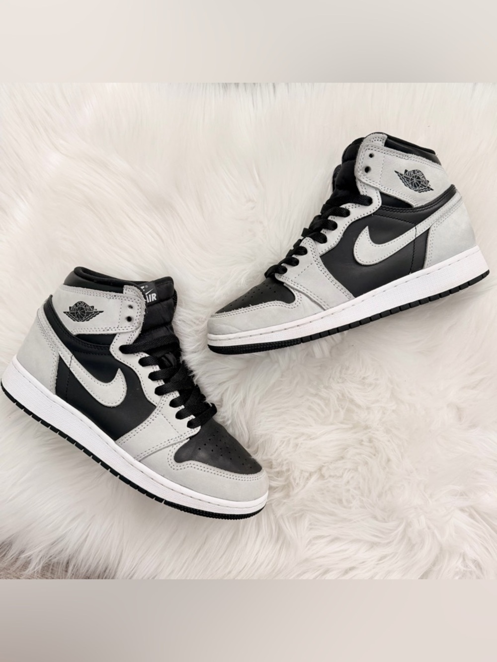 Jordan Retro 1 High OG ‘Shadow 2.0’ - Picture 3 of 9